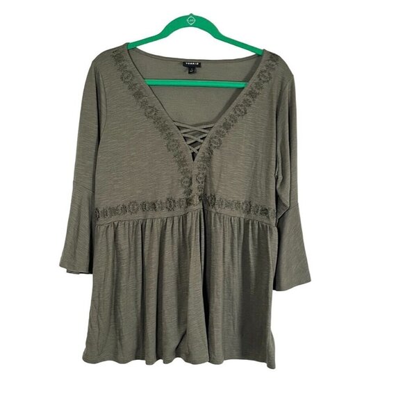 Torrid Floral Top 14 Green Peasant Embroidery Boho Western Neutral Feminine Chic - Picture 1 of 11